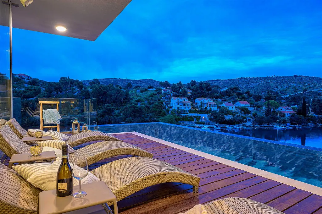 Seaside Villa Retreat with Pool in Bobovišća