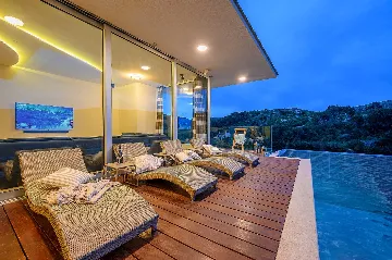 Seaside Villa Retreat with Pool in Bobovišća