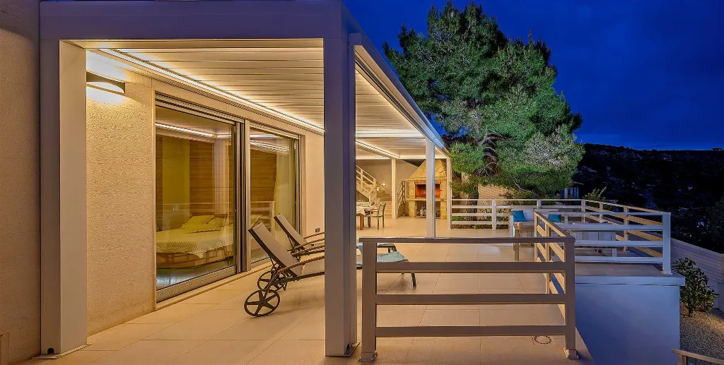 Seaside Villa Retreat with Pool in Bobovišća