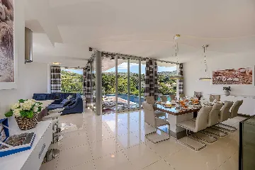 Seaside Villa Retreat with Pool in Bobovišća