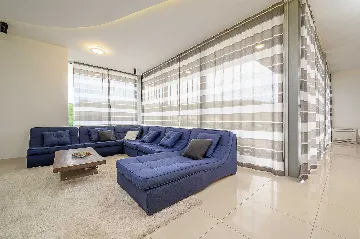 Seaside Villa Retreat with Pool in Bobovišća