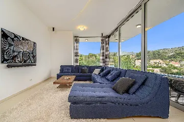 Seaside Villa Retreat with Pool in Bobovišća