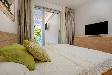 Seaside Villa Retreat with Pool in Bobovišća