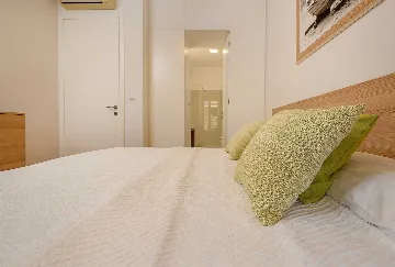 Seaside Villa Retreat with Pool in Bobovišća