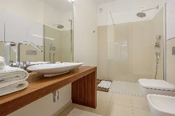 Seaside Villa Retreat with Pool in Bobovišća