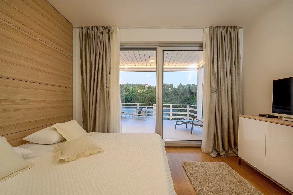 Seaside Villa Retreat with Pool in Bobovišća