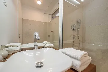 Seaside Villa Retreat with Pool in Bobovišća