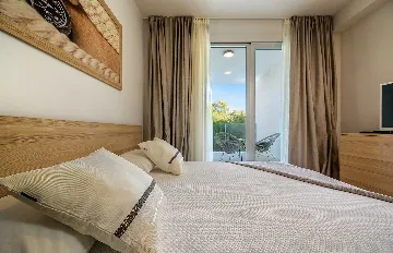 Seaside Villa Retreat with Pool in Bobovišća