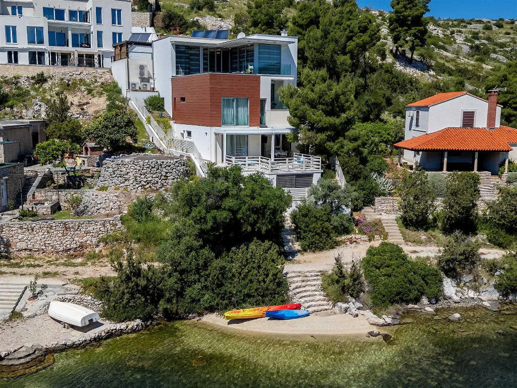 Seaside Villa Retreat with Pool in Bobovišća