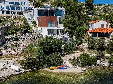 Seaside Villa Retreat with Pool in Bobovišća
