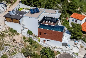 Seaside Villa Retreat with Pool in Bobovišća