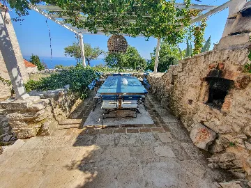 Spacious Villa Retreat with Pool in Jelsa