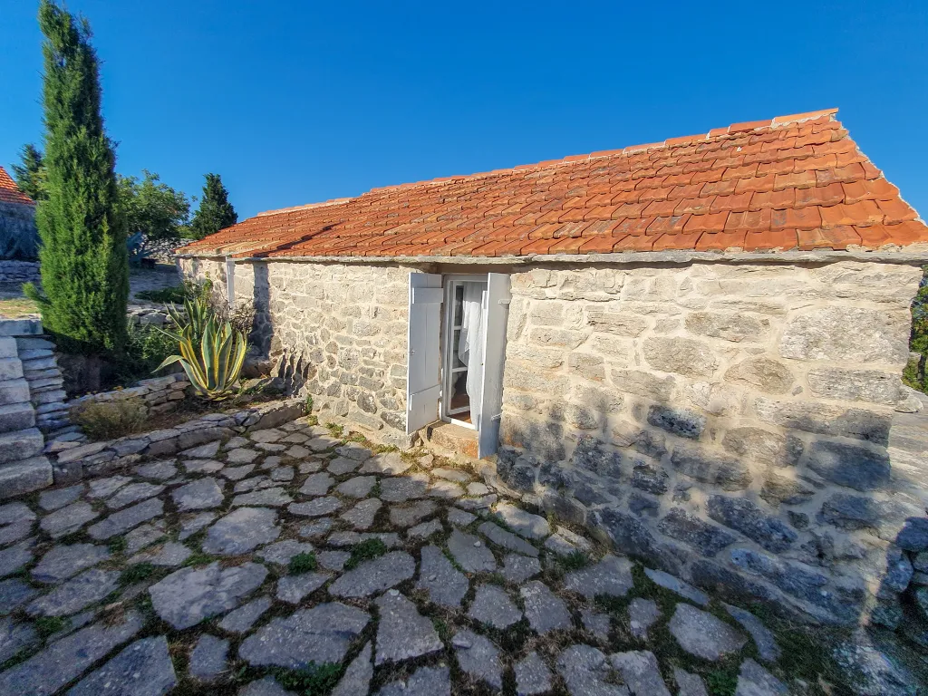 Spacious Villa Retreat with Pool in Jelsa