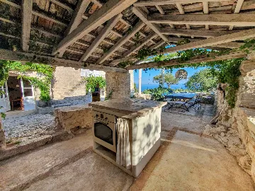 Spacious Villa Retreat with Pool in Jelsa