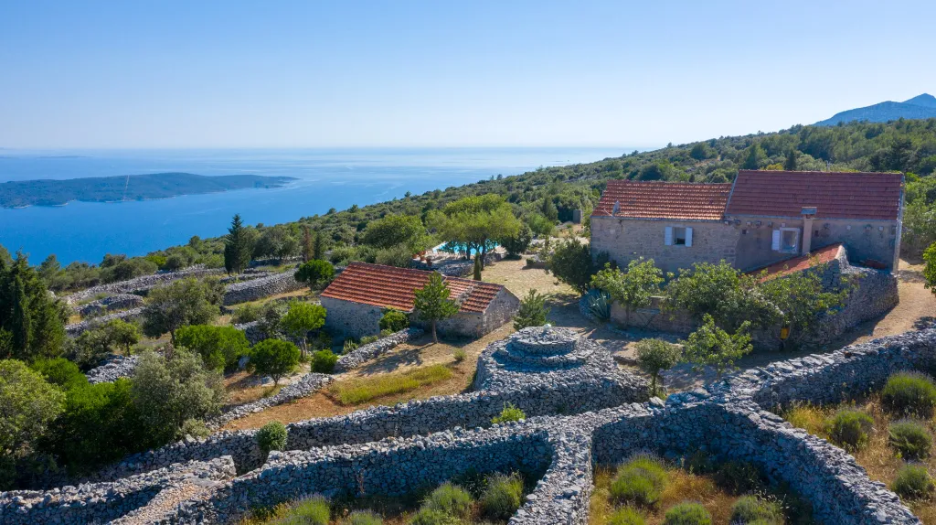 Spacious Villa Retreat with Pool in Jelsa
