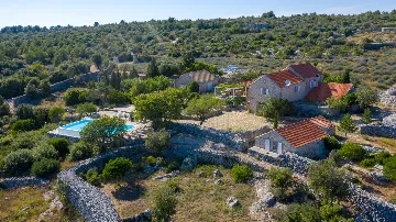 Spacious Villa Retreat with Pool in Jelsa