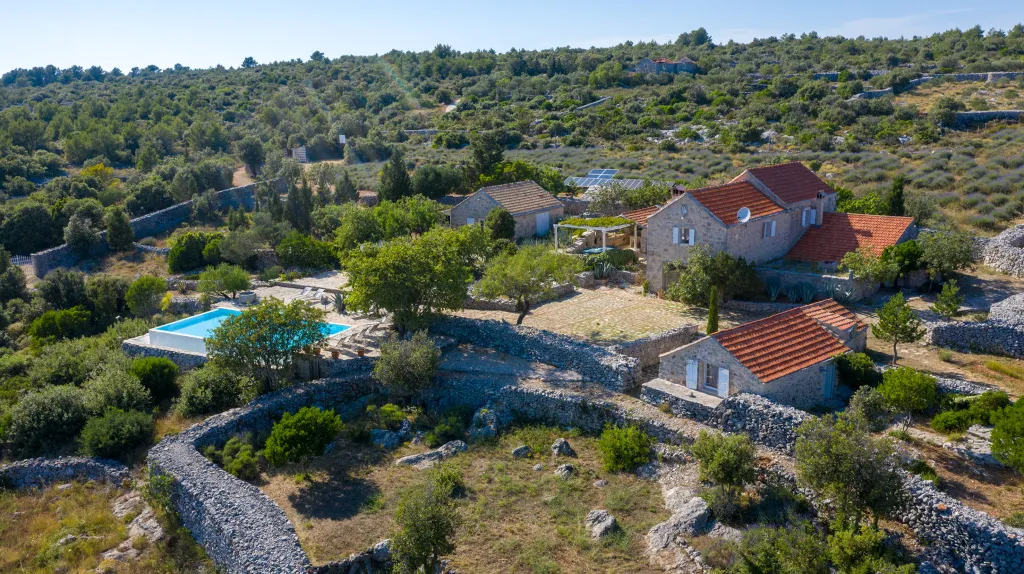 Spacious Villa Retreat with Pool in Jelsa