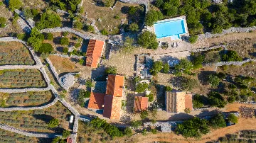 Spacious Villa Retreat with Pool in Jelsa