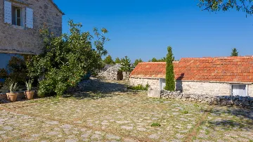 Spacious Villa Retreat with Pool in Jelsa