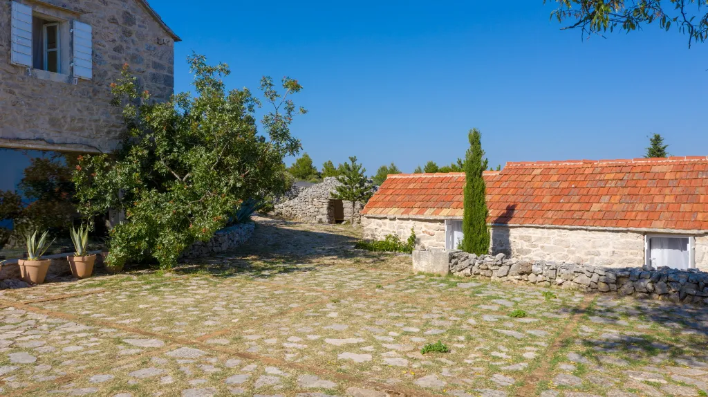 Spacious Villa Retreat with Pool in Jelsa