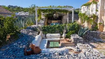 Spacious Villa Retreat with Pool in Jelsa