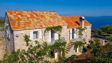 Spacious Villa Retreat with Pool in Jelsa