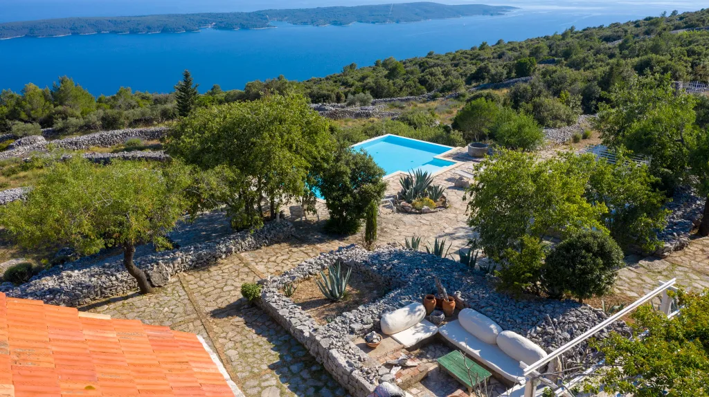 Spacious Villa Retreat with Pool in Jelsa