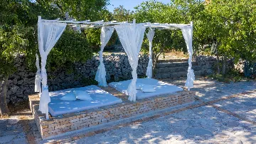 Spacious Villa Retreat with Pool in Jelsa