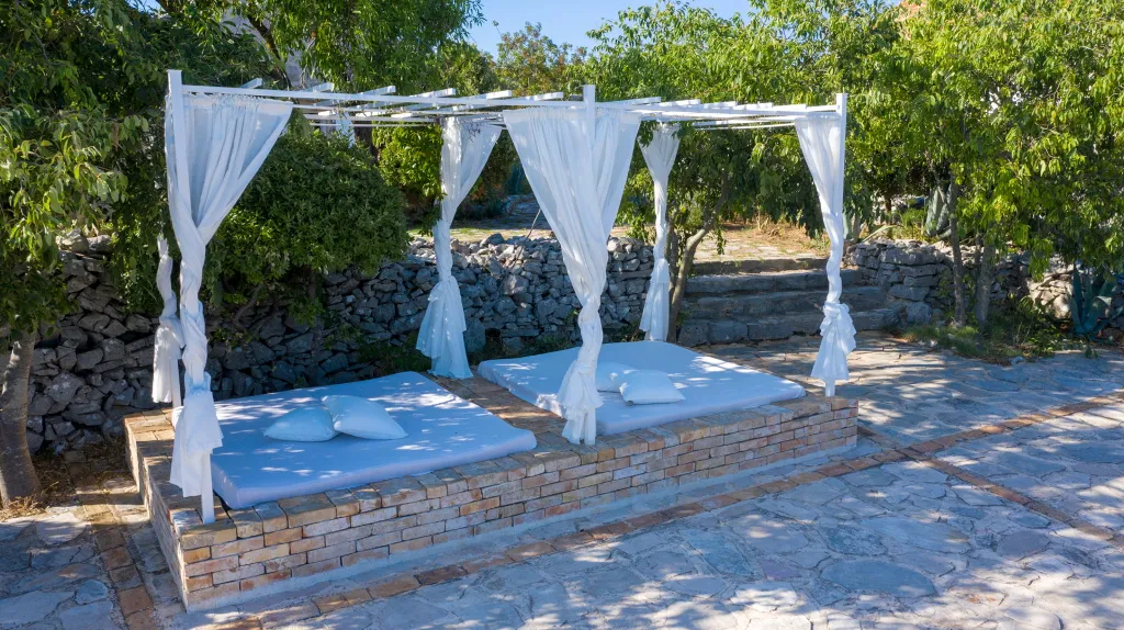 Spacious Villa Retreat with Pool in Jelsa