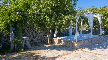 Spacious Villa Retreat with Pool in Jelsa