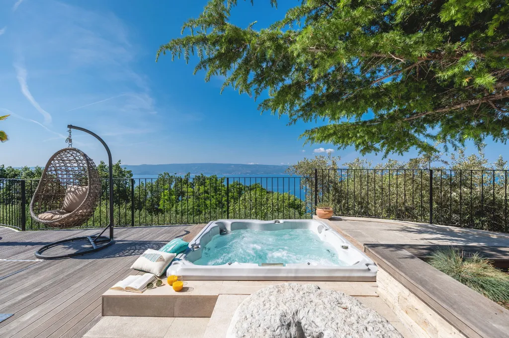 Seaside Villa Retreat with Pool in Jesenice