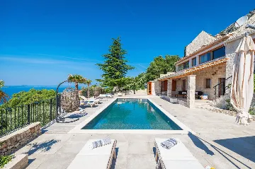 Seaside Villa Retreat with Pool in Jesenice