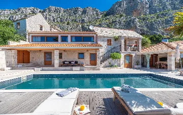 Seaside Villa Retreat with Pool in Jesenice