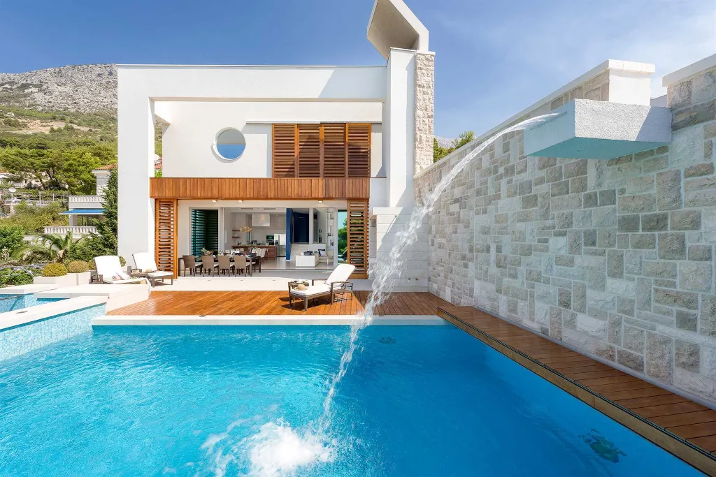 Exclusive 5-Bedroom Villa with Pool in Brela
