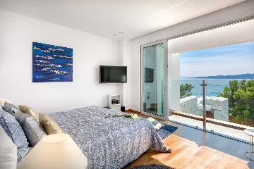 Exclusive 5-Bedroom Villa with Pool in Brela