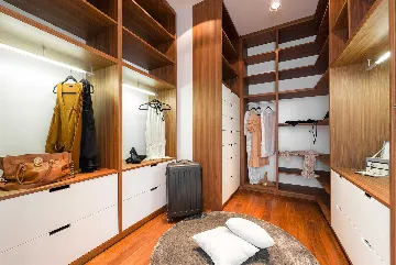 Exclusive 5-Bedroom Villa with Pool in Brela