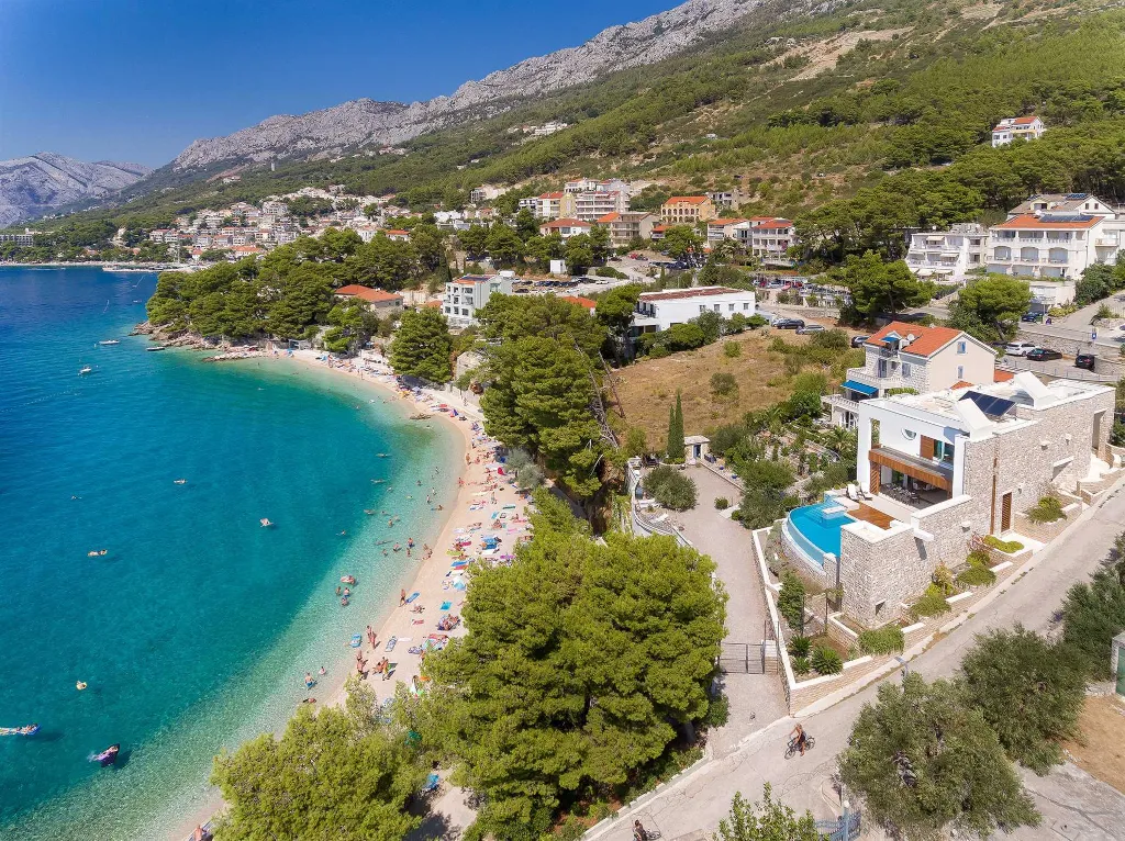 Exclusive 5-Bedroom Villa with Pool in Brela