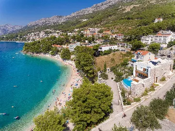 Exclusive 5-Bedroom Villa with Pool in Brela