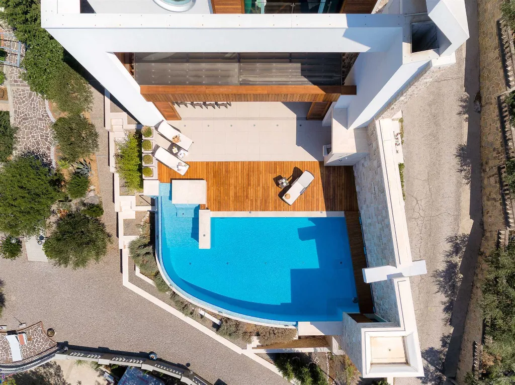 Exclusive 5-Bedroom Villa with Pool in Brela
