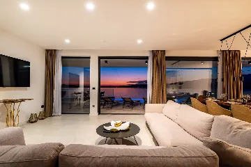 Contemporary Seaside Villa with Pool, Novigrad