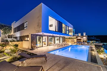 Contemporary Seaside Villa with Pool, Novigrad