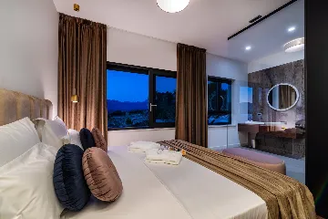 Contemporary Seaside Villa with Pool, Novigrad