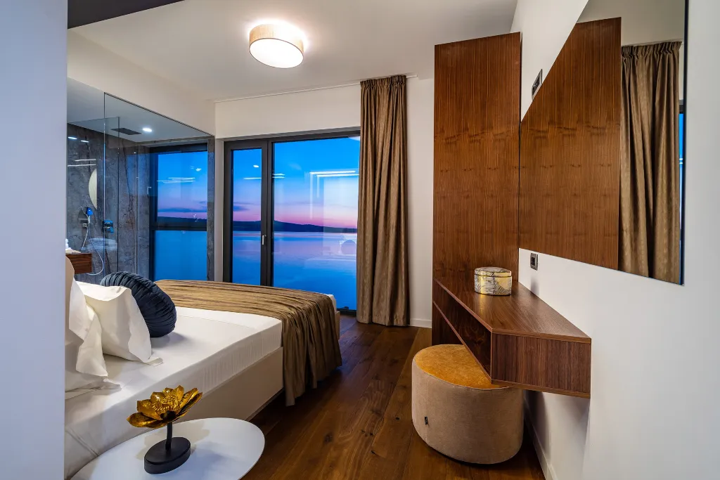 Contemporary Seaside Villa with Pool, Novigrad