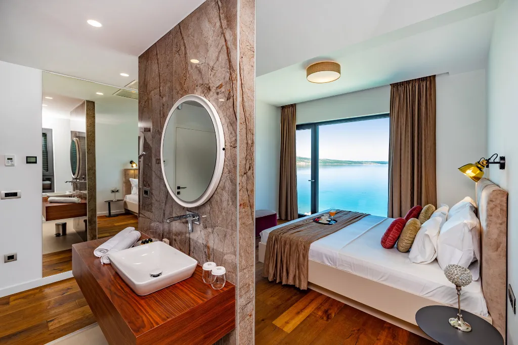 Contemporary Seaside Villa with Pool, Novigrad