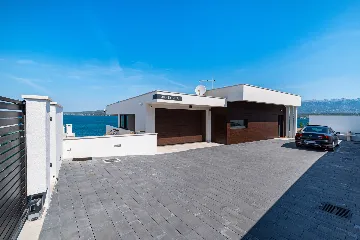 Contemporary Seaside Villa with Pool, Novigrad