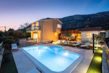Family Villa with Pool in Kaštel Sućurac