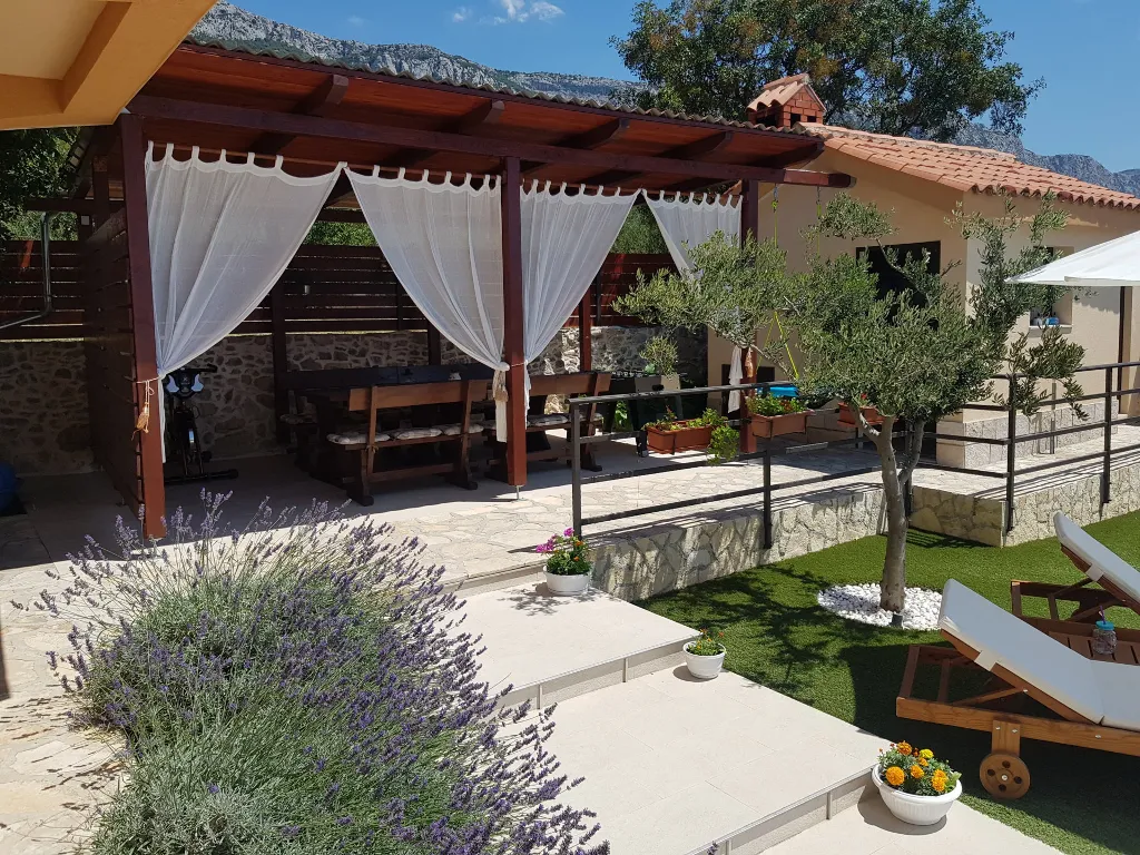 Family Villa with Pool in Kaštel Sućurac