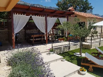 Family Villa with Pool in Kaštel Sućurac