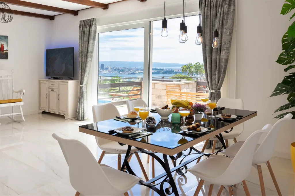 Family Villa with Pool in Kaštel Sućurac