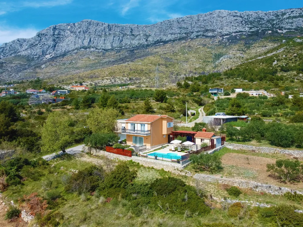 Family Villa with Pool in Kaštel Sućurac